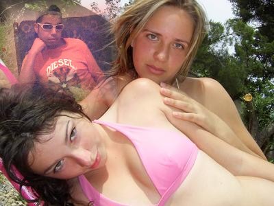 c est sophie et amandine te moi lol