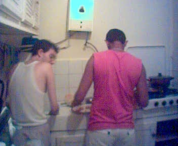 mustafa & nabil a la cuisine pr�pare un plat miam miam